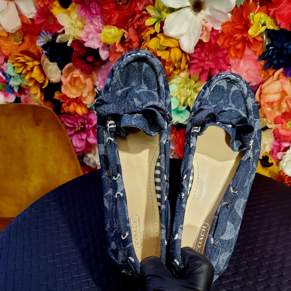 Coach Carisa Monogram Bow Tie Loafers Size9